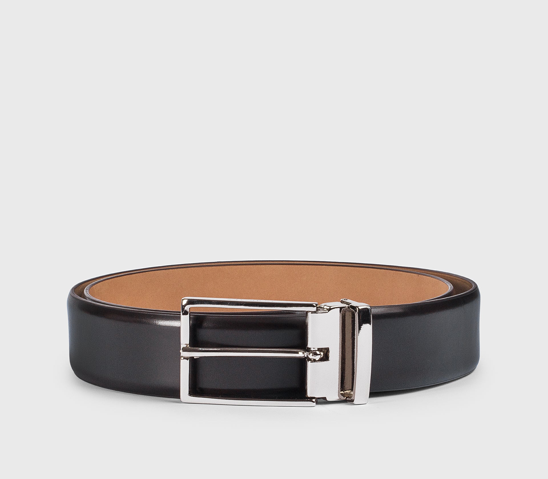 Ceinture en cuir marron avec boucle carrée