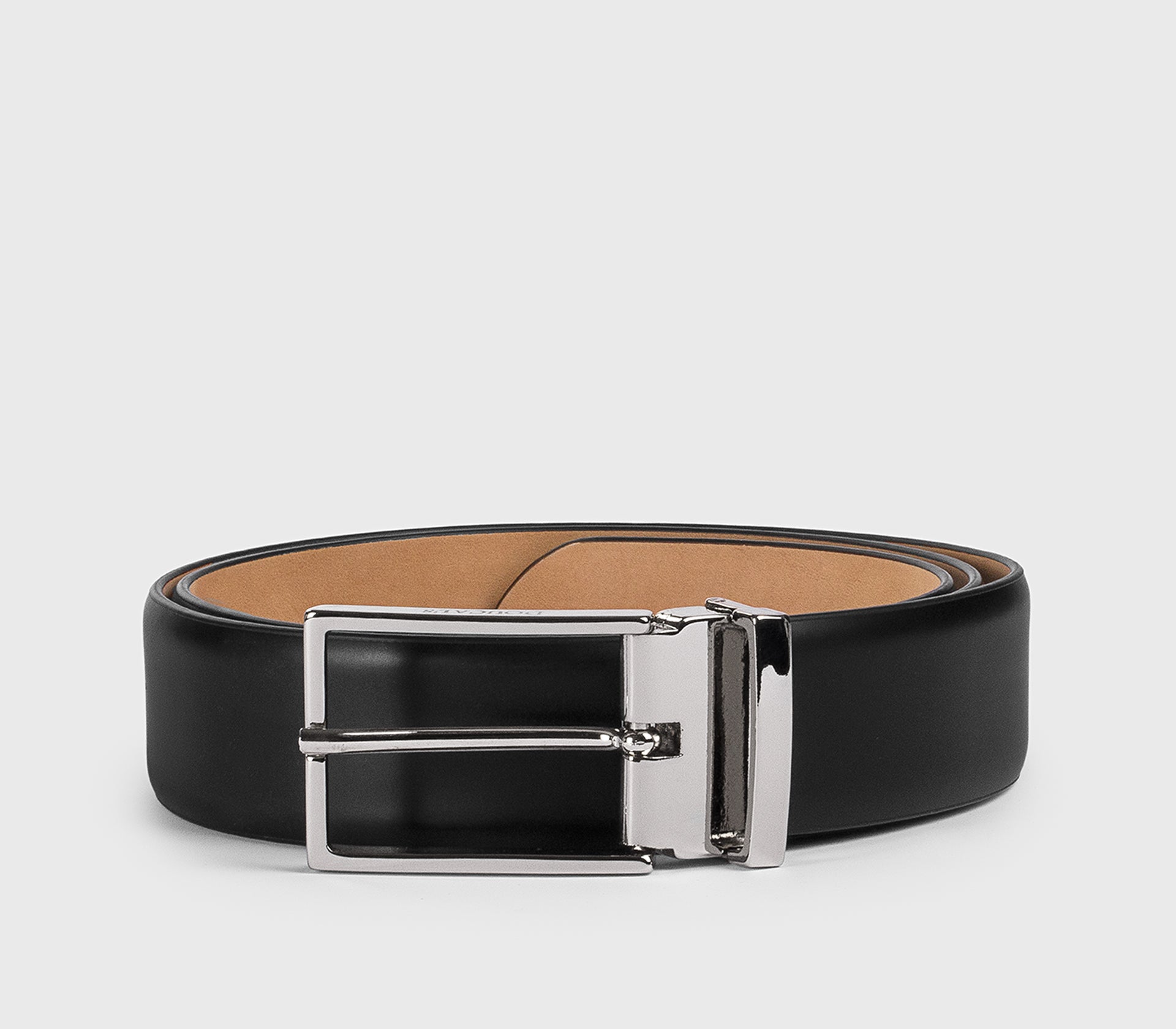 Ceinture en cuir noir avec boucle carrée