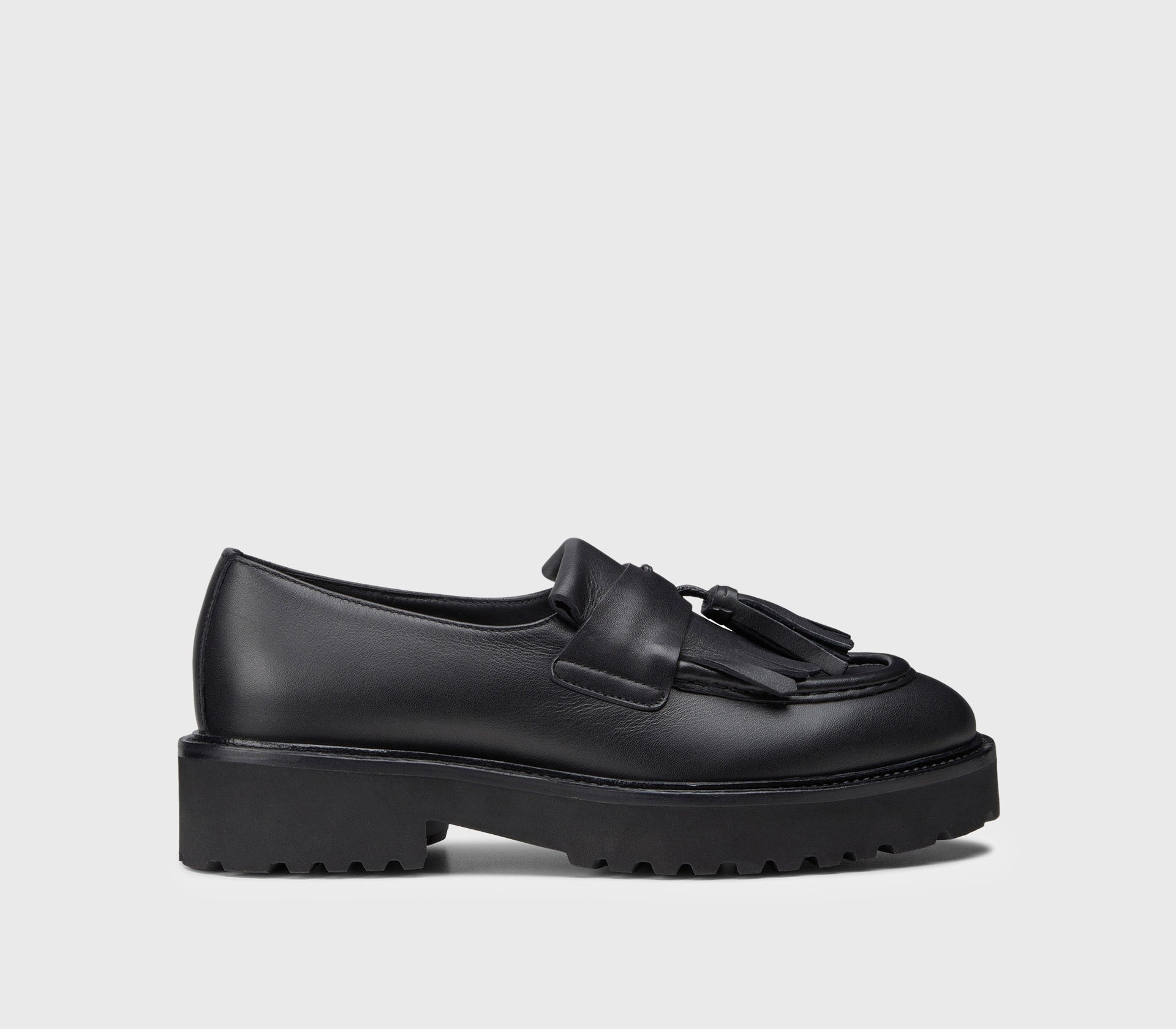 Black leather loafer with fringe and tassels