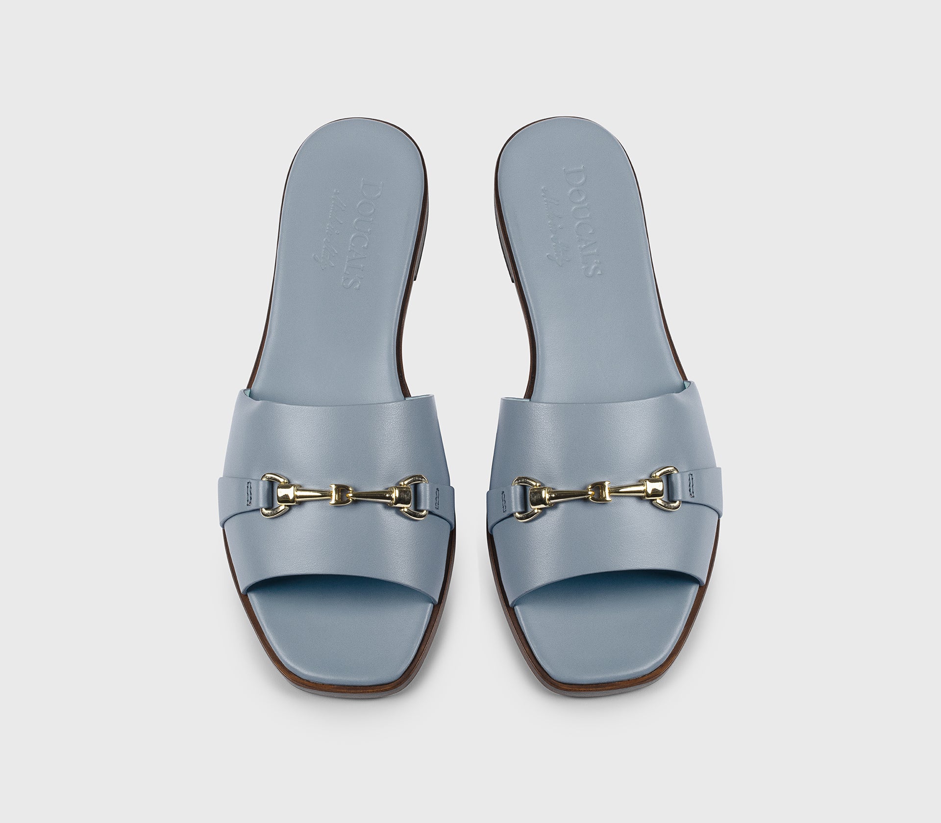 Sky blue leather sandal with metal accessory