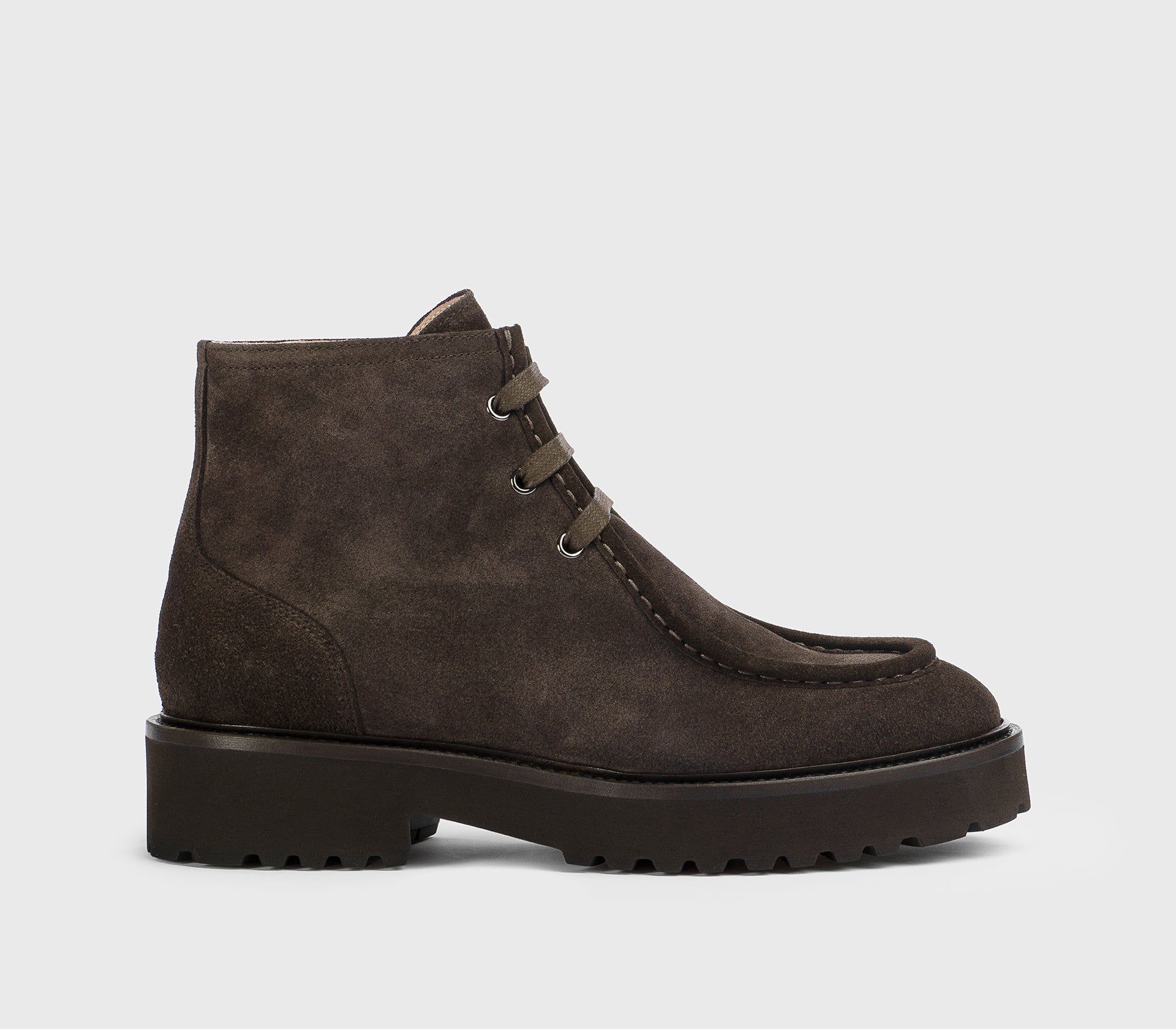 Chukka boot en daim marron.