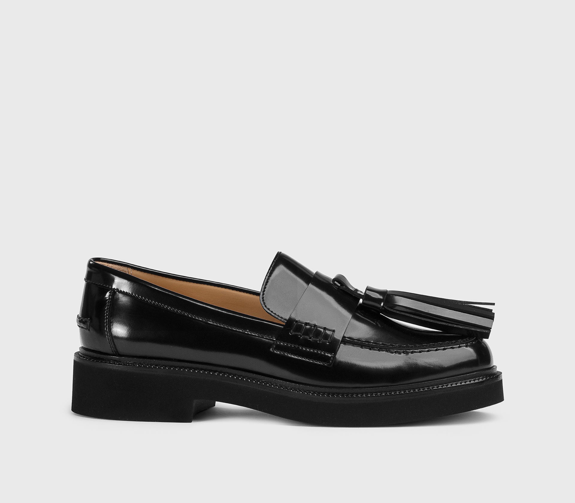 Black leather loafer with maxi tassel