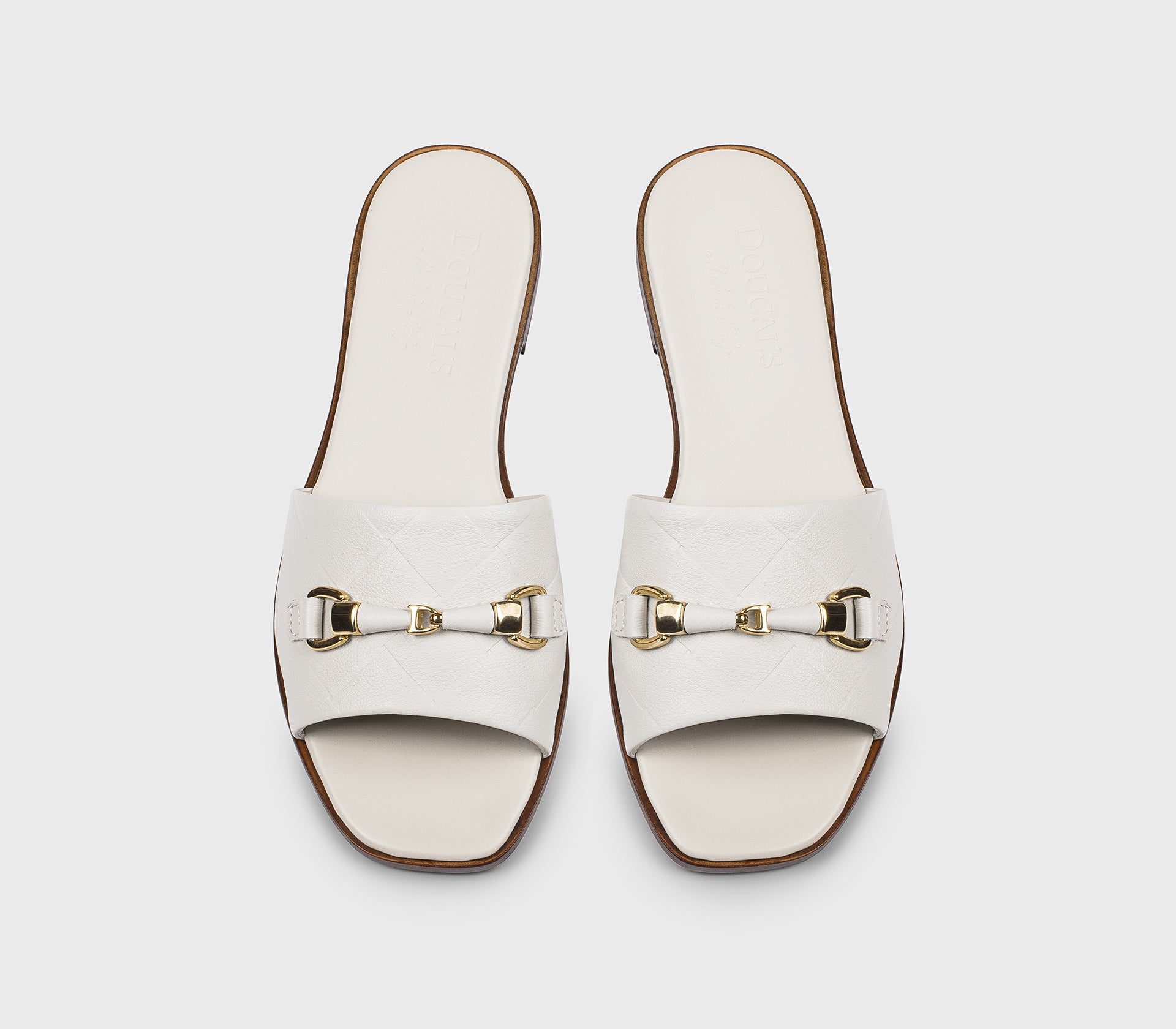 White leather sandal with metal accessory