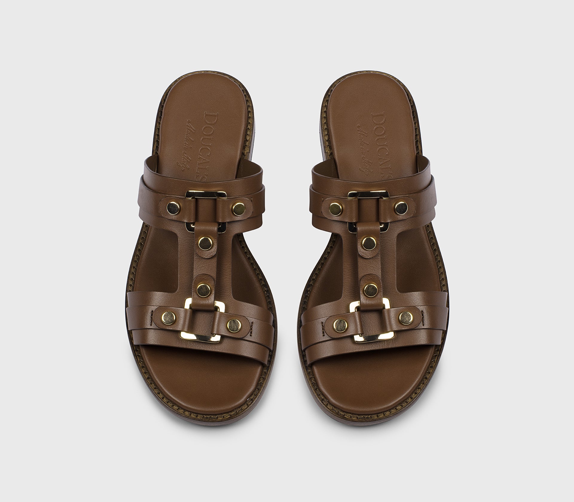 “Oak” brown leather sandal with metal details