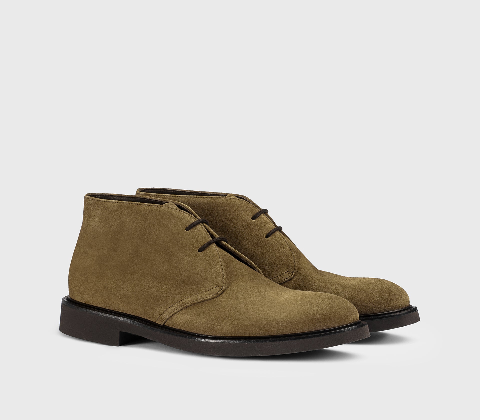 Desert boot in cocoa suede.