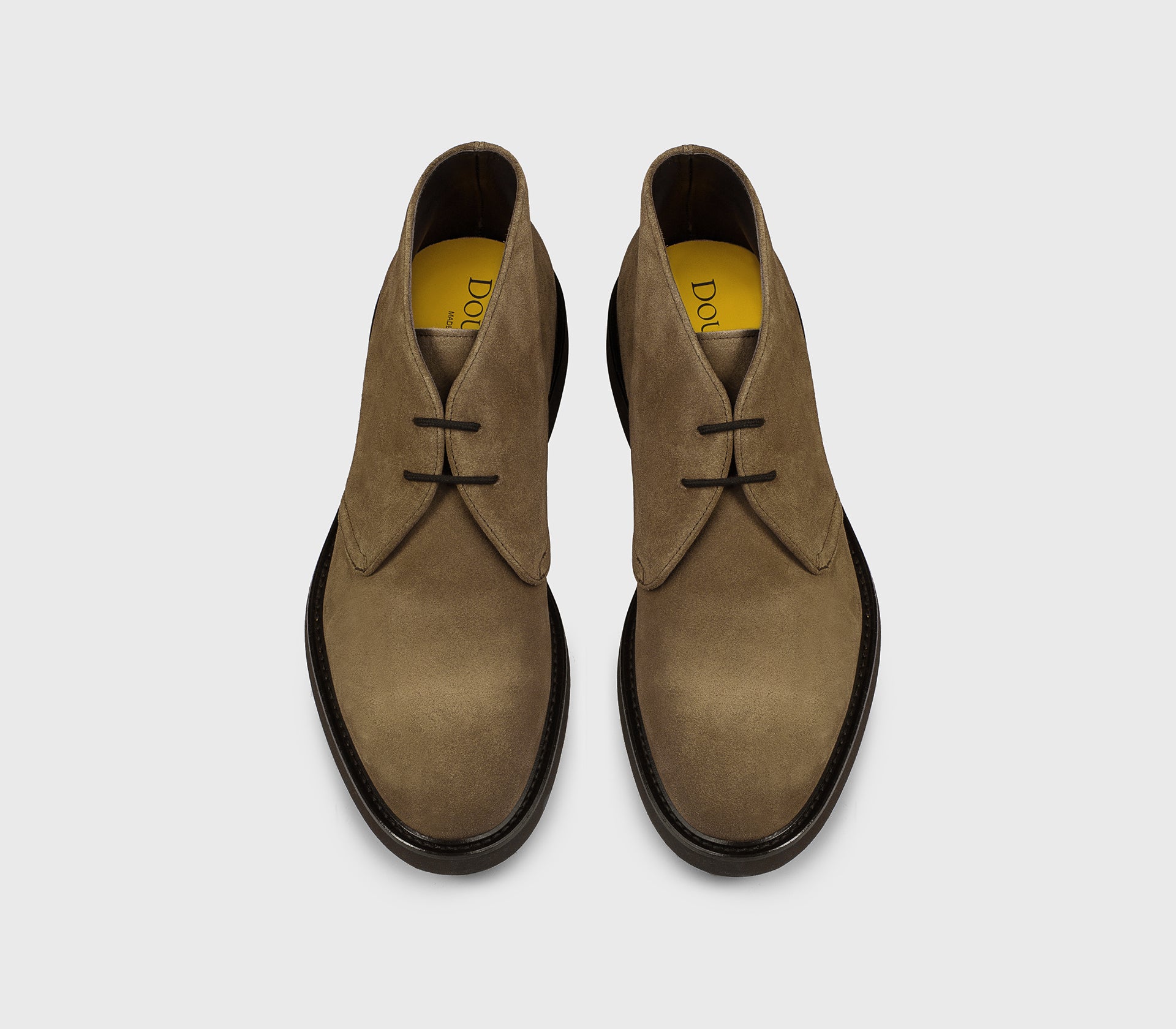 Desert boot in cocoa suede.