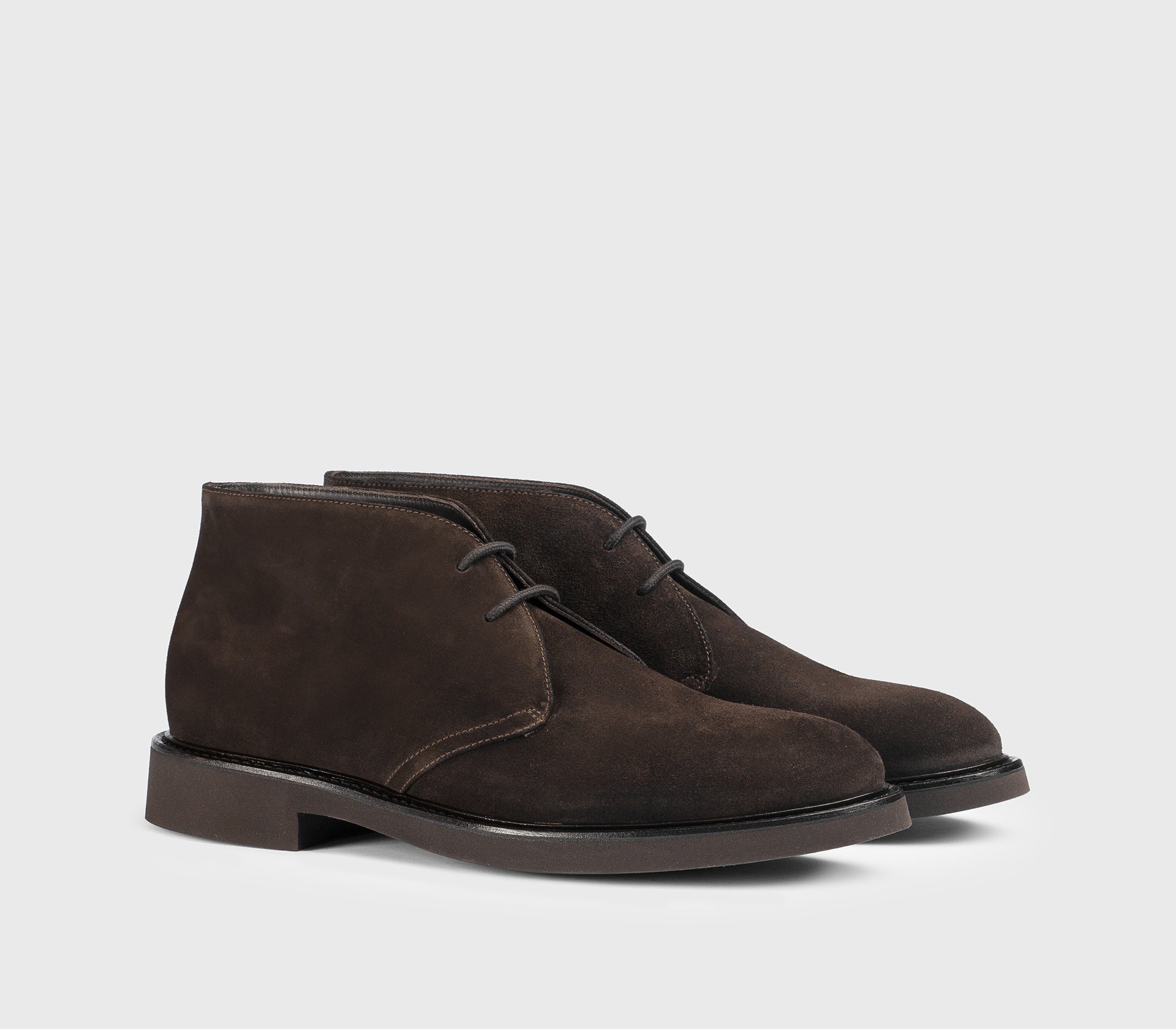 Desert Boot aus braunem Wildleder.