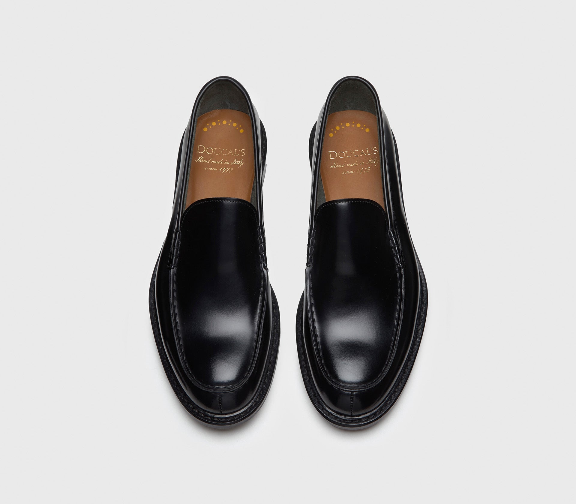 Loafers in black leather