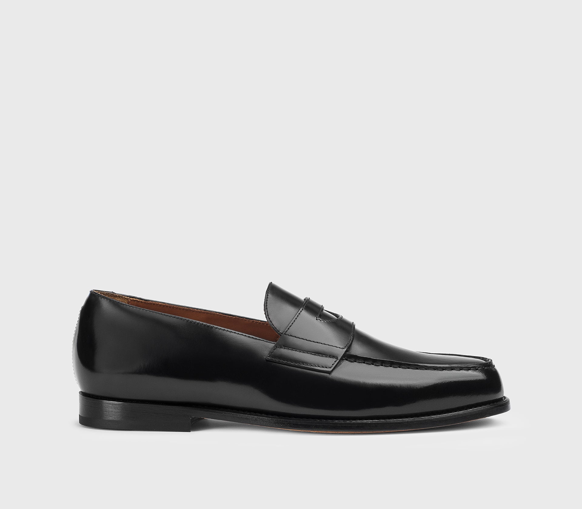 ‘Mario 50’ loafer in black leather.