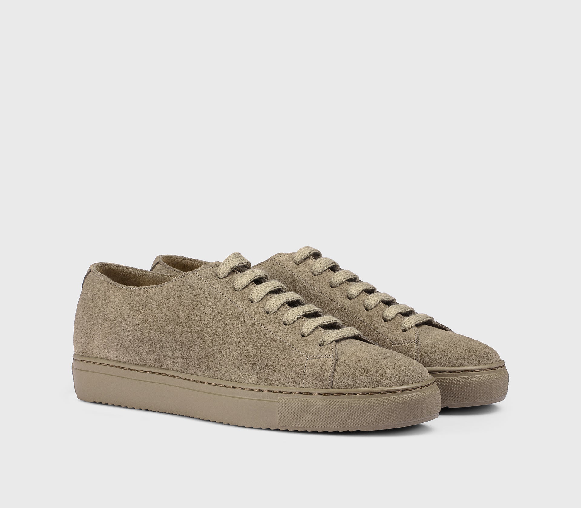 Sneaker in suede camel