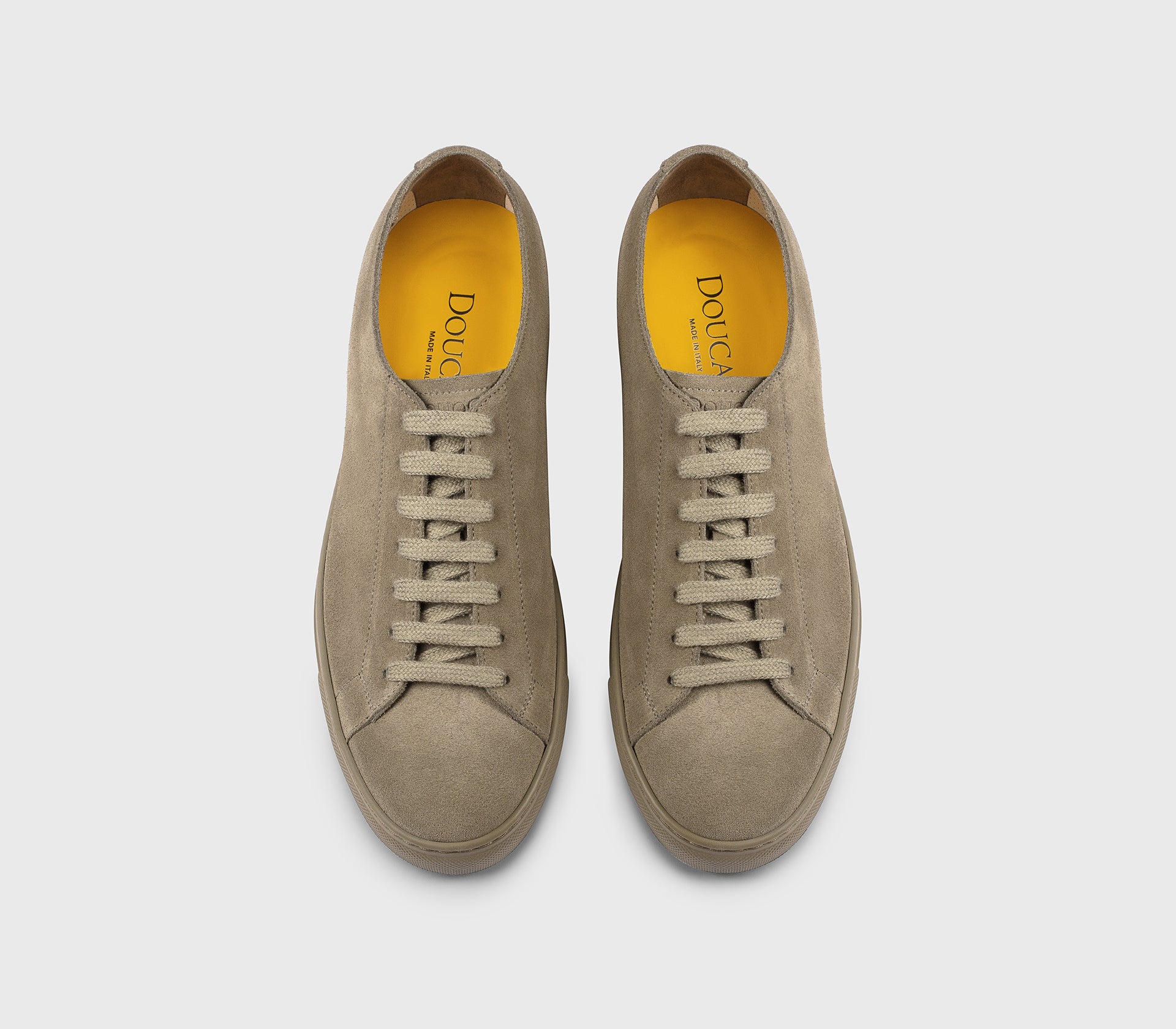 Sneaker in suede camel