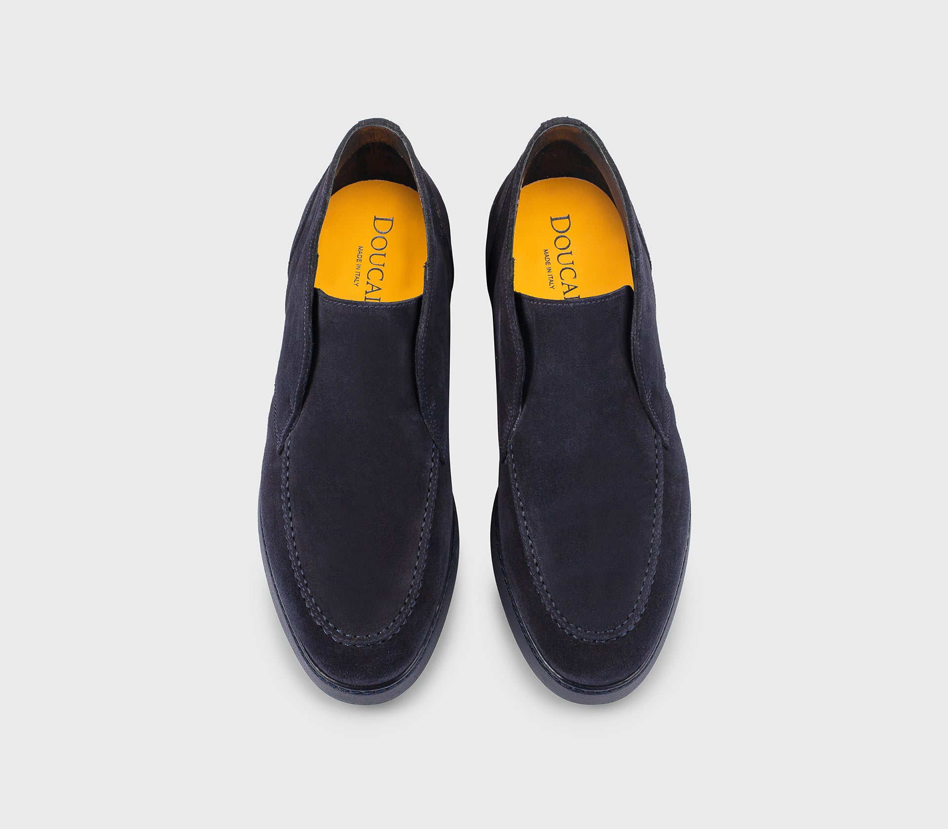 Desert boot sans lacets en daim bleu.