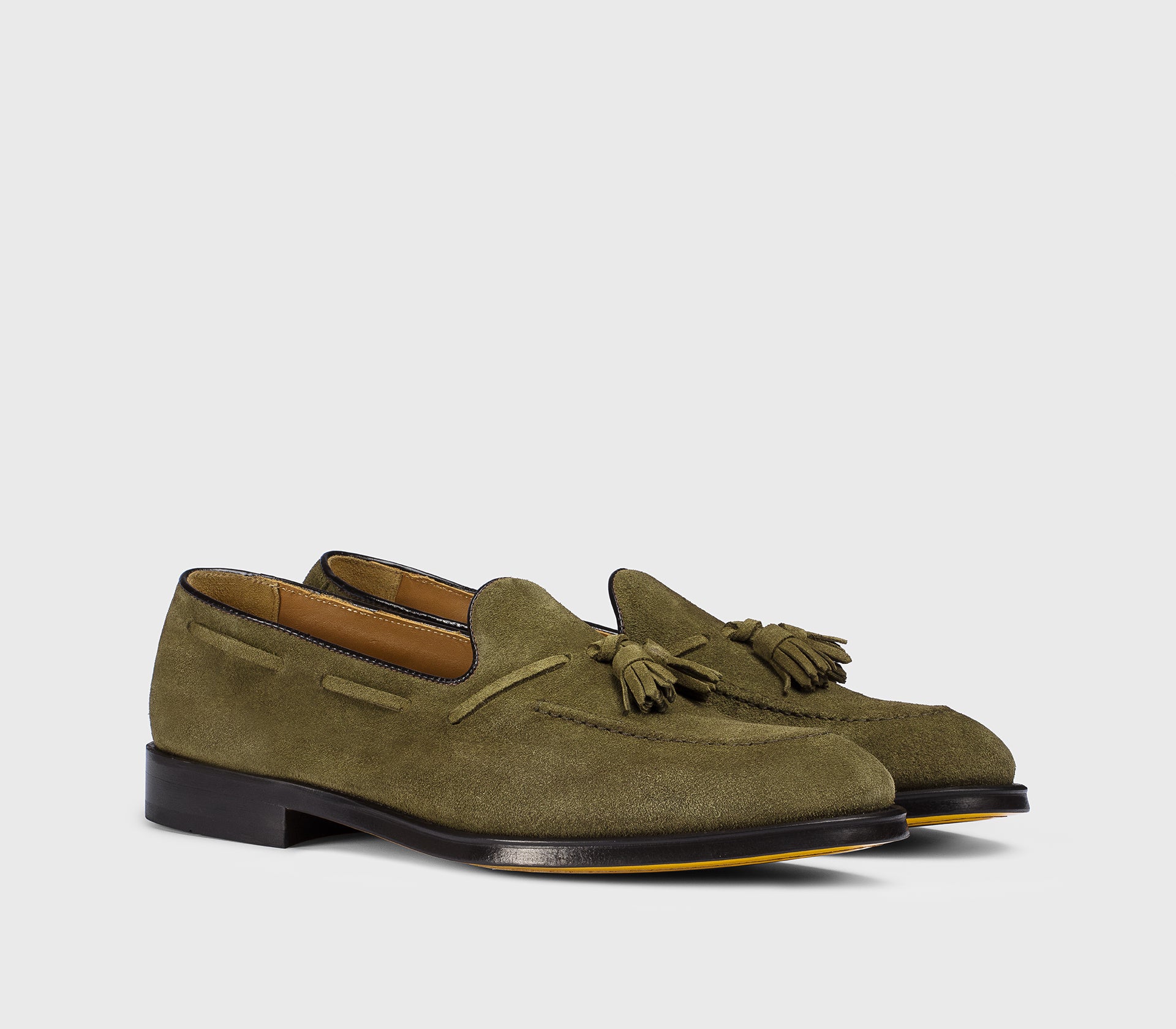 Mocassino con nappine in suede verde