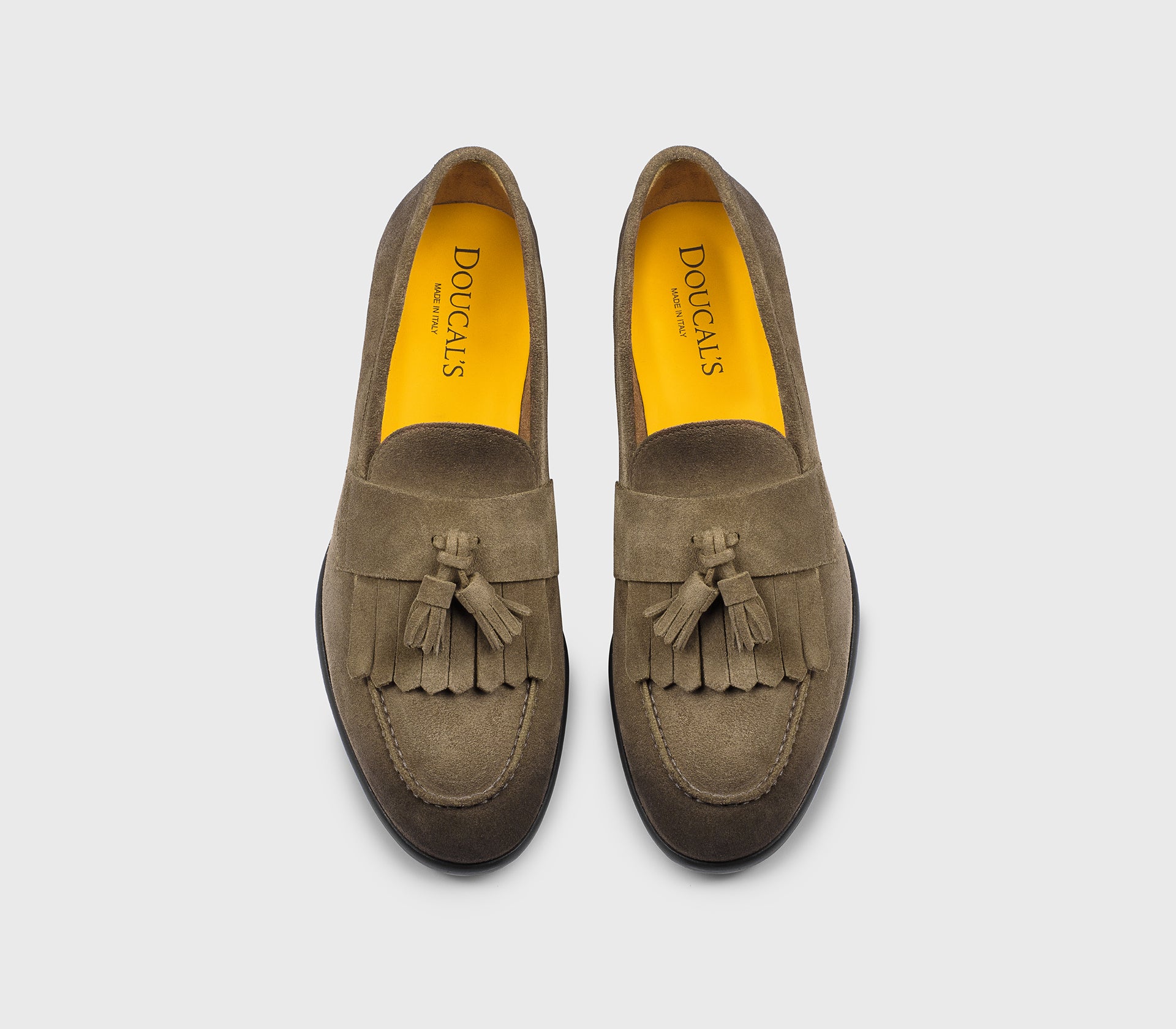 Cocoa-coloured suede loafer with tassels and fringe