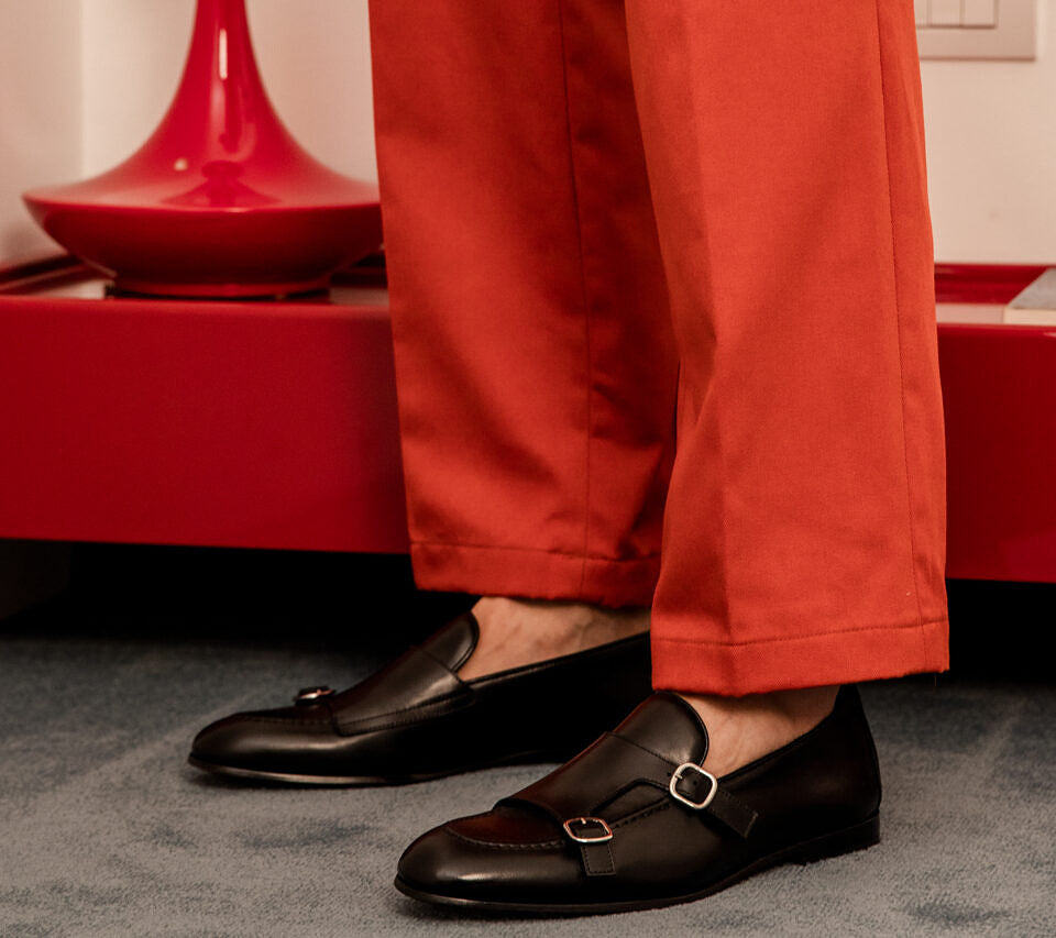 Double-buckle loafer in black leather